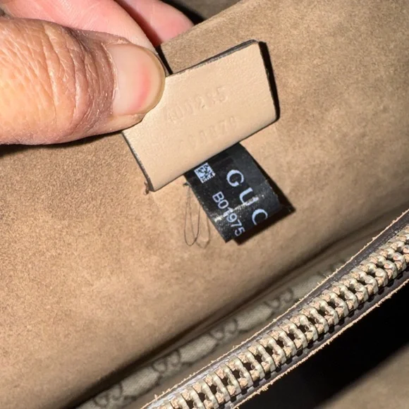 Gucci Beige GG Supreme Shoulder Bag with Pink and Green Glitter Accents - Picture 8 of 12